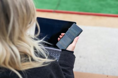 How do I verify the legitimacy of an online California sportsbook?